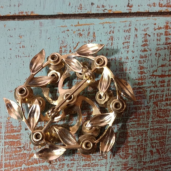 Vintage Aurora Borealis rhinestone brooch pin - Picture 2 of 2